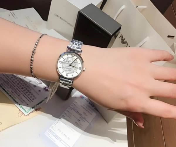 阿玛尼表带拆除视频(阿玛尼手表表带如何拆卸)