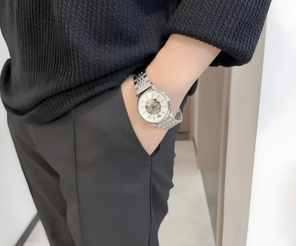 阿玛尼表的一般什么人可以戴(阿玛尼手表适合哪些人群)