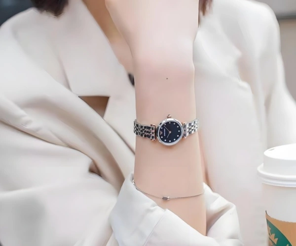 手表<strong>阿玛尼</strong>秒针掉了修理视频大全(<strong>阿玛尼</strong>手表秒针脱落维修方法)