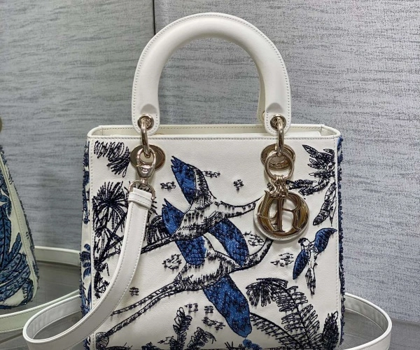 迪奥包包的标志是什么_迪奥包包标志详解