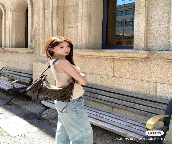 芬迪包多少钱_芬迪包包价格解析