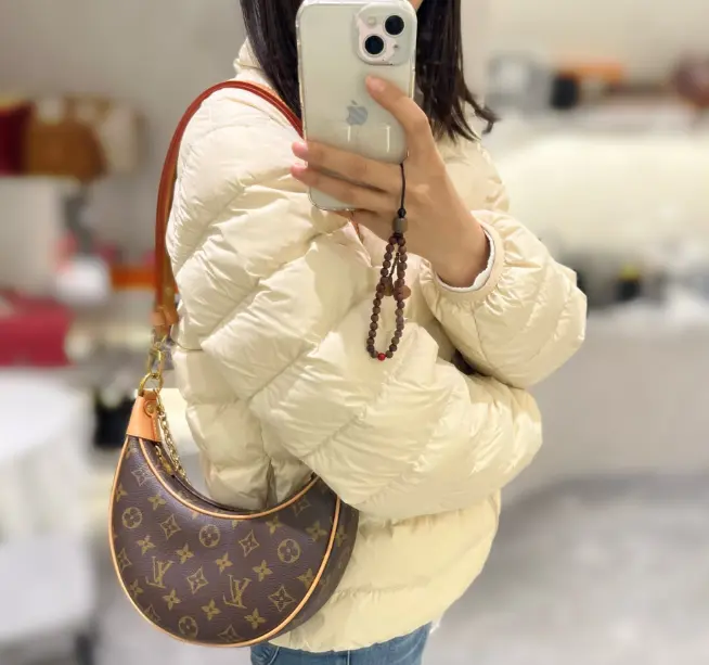 送相亲女高仿包包(带高仿包送相亲女引热议)