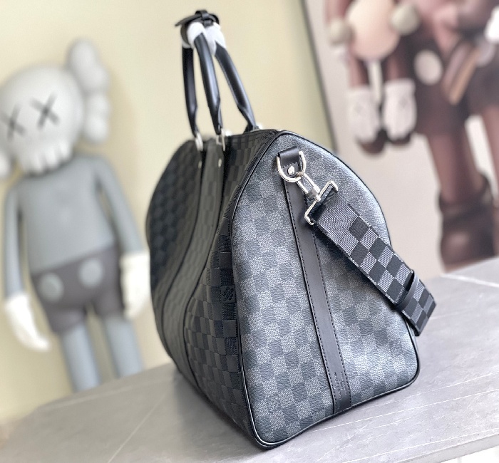 LV女包, LV男包 M40443 日本艺术家草间弥生在童年时代闯入波点幻境