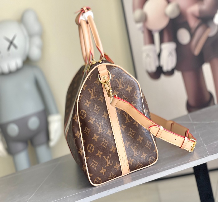  LV女包   LV男包P2094  KEEPALL BANDOULIÈRE 45 旅行袋 2021-22 秋冬秀场揭秘