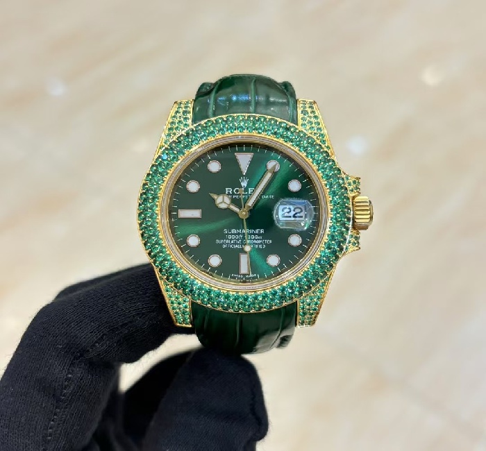 全新改装镶钻 劳力士腕表潜航者型（ 水鬼）黄金鳄鱼皮密镶钻系列！极具壮丽和奢华的手表，具有诱惑性和张力，
