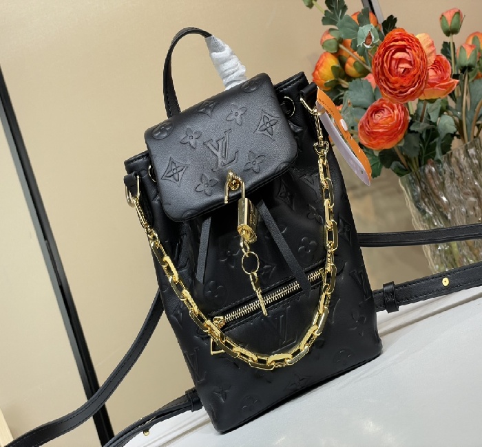 LV女包  顶级原单复刻独家实拍📷【COUSSIN BACKPACK 迷你手袋】 M13389粉色 M13387黑色 （压花链条）