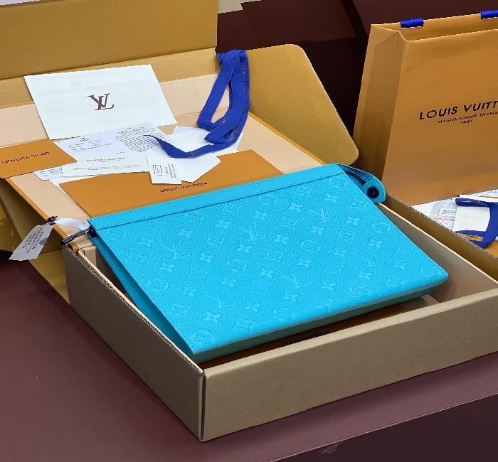 <strong>lv</strong>手拿包顶级原单 升级版本⚠️M11466 压花蓝！