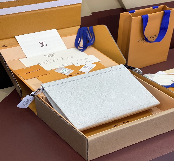 <strong>lv</strong>手拿包顶级原单 升级版本⚠️M61692 压花米白色