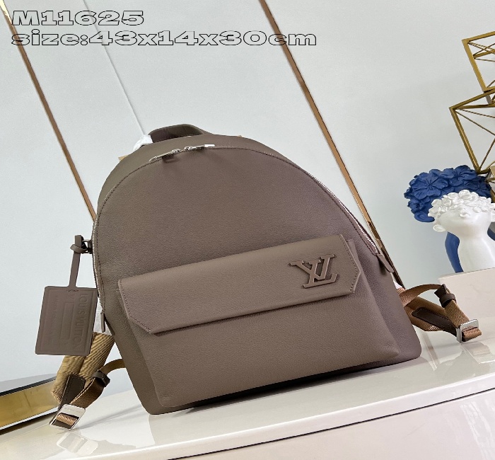 <strong>lv</strong>男包顶级原单复刻M11625咖啡 M57079全新 <strong>lv</strong> Aerogram 双肩包以儒雅气质革新潮流之选。