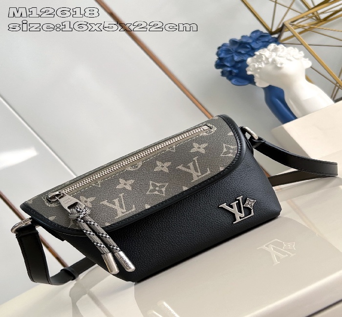 <strong>lv</strong>女包   <strong>lv</strong>男包顶级原单【独家实拍 M12618 】Pulse 迷你手袋匠心拼接传统皮革与 Monogram 帆布