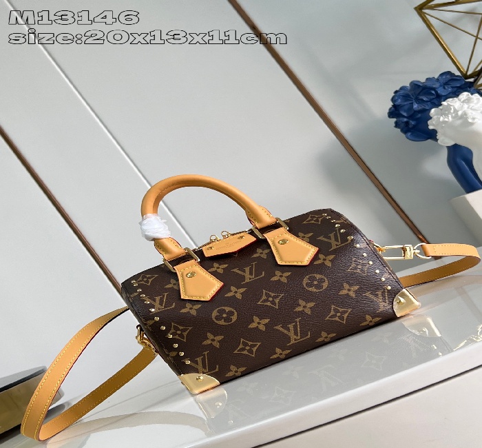 <strong>lv</strong>女包顶级原单复刻M13146老花 speedy 20 酷黑皮革与小巧老花时尚达人们