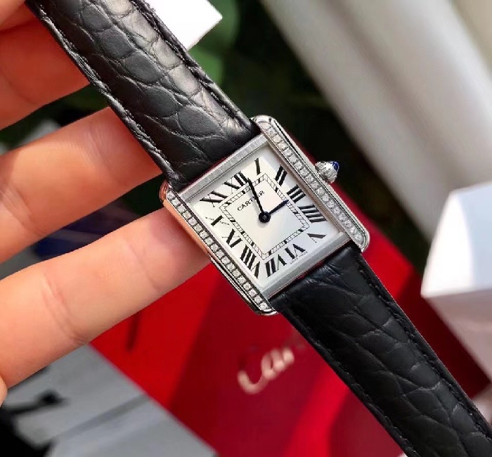 卡地亚 坦克鳄鱼皮真钻小号，表径31mm*24mm，瑞士石英机芯 