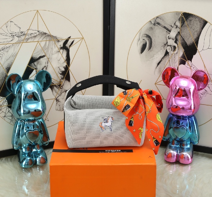 <strong>爱马仕</strong>Hermes 新出的洗漱包 