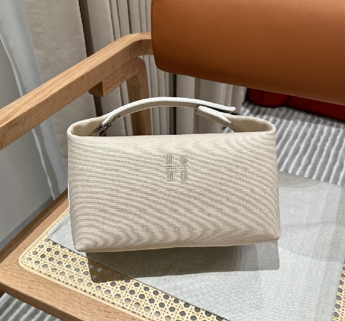 <strong>爱马仕</strong>Hermes 新出的洗漱包