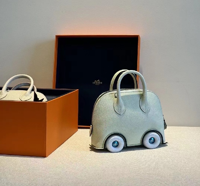 <strong>爱马仕</strong>限量mini bolide on wheels 保龄球轮子包