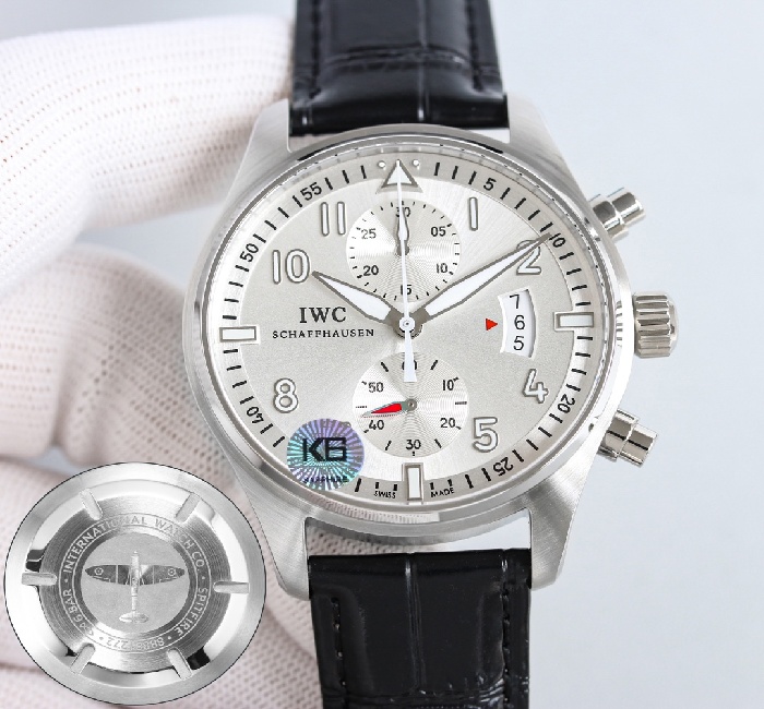 IWC 万国 喷火战机飞行员系列计时腕表，修正市面版本的所有不足。