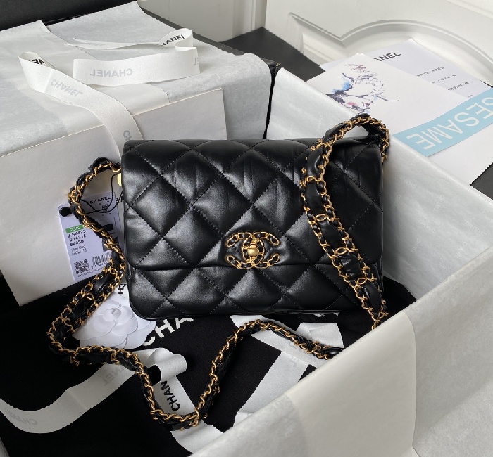 Chanel<strong>香奈儿</strong>23K牛皮宽肩带单肩包 AS4423