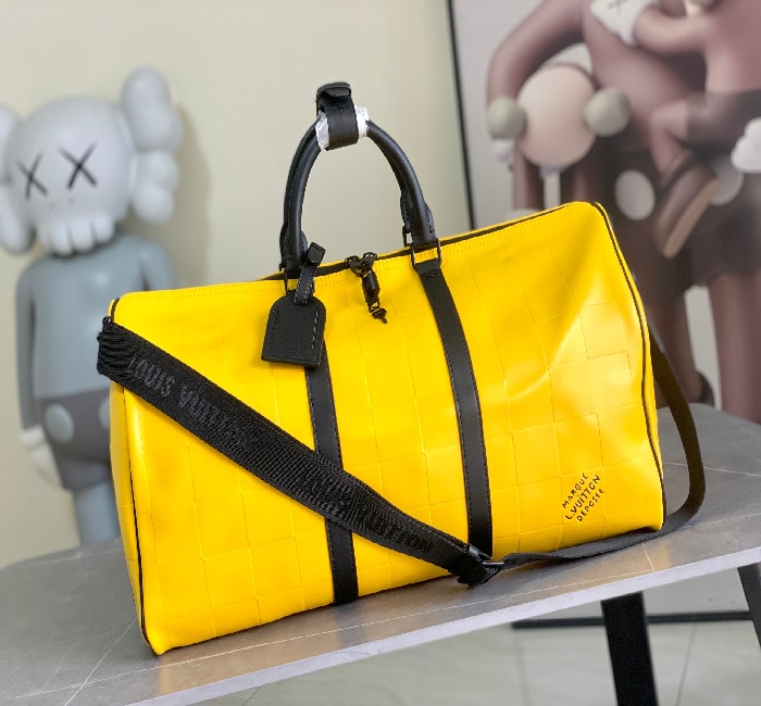 新版本M25019 全皮压花 旅行袋系列 Keepall Bandoulière 50cm 这款新版本的Keepall Bandoulière