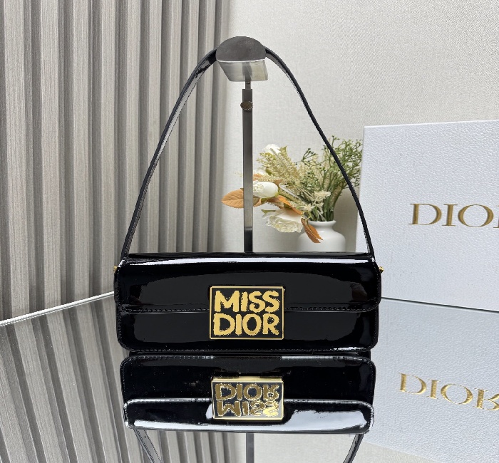迪奥🆕Miss Dio.r 翻盖手袋🤟白色漆皮牛皮革👍黑色漆皮牛皮革👍杏色漆皮牛皮革👍