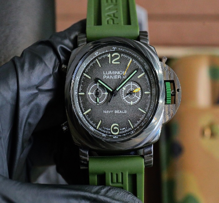 V7新款沛纳海SUBMERSIBLE BMG-TECH™ 