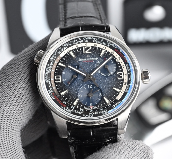 Jaeger-LeCoultre 积家 北宸系列 Geographic WT地理学家世界时腕表采用蓝黑渐变色与全黑色表盘