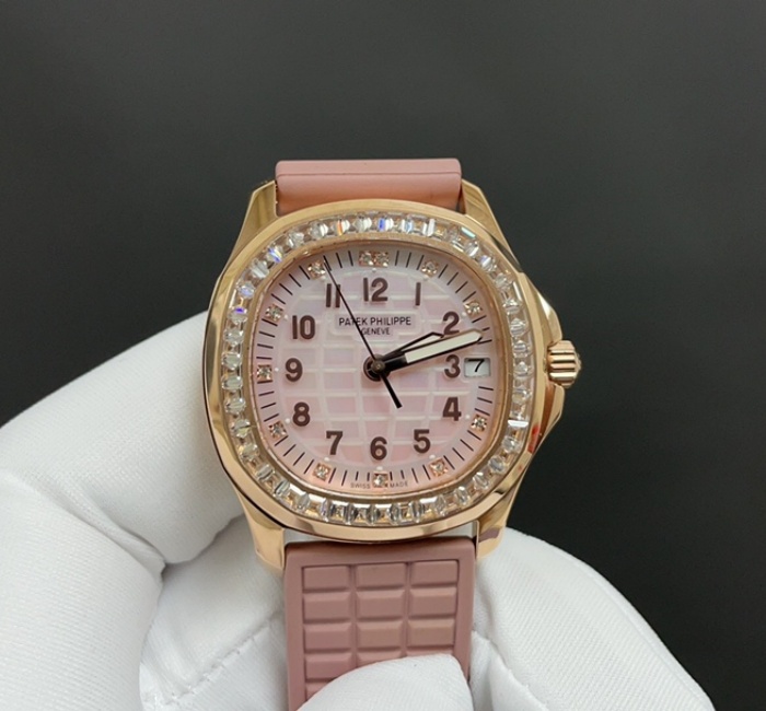 新品<strong>百达翡丽</strong>AQUANAUT系列机械女手雷横空出世，告别机芯一眼假时代。-<strong>百达翡丽</strong>AQUANAUT