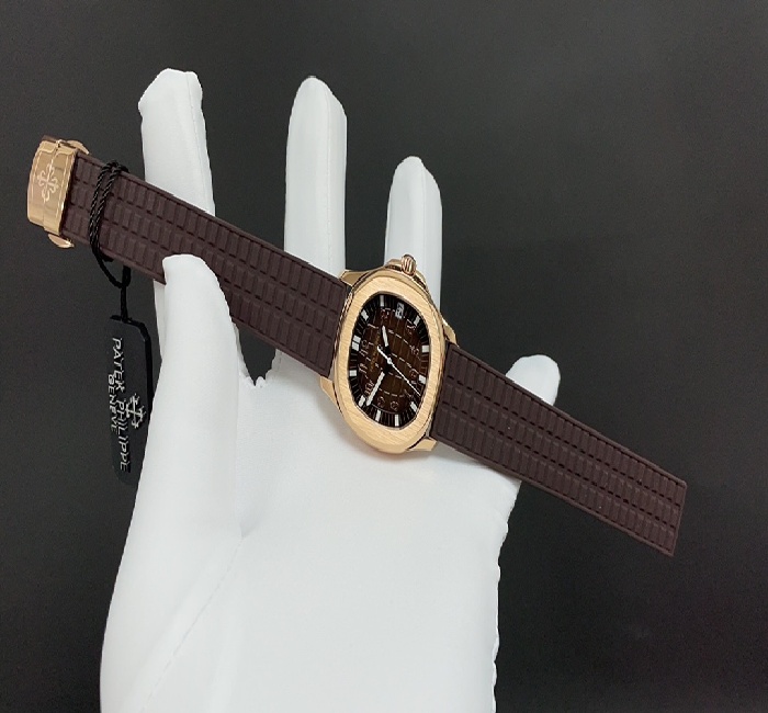 新品<strong>百达翡丽</strong>AQUANAUT系列机械女手雷横空出世，告别机芯一眼假时代。-<strong>百达翡丽</strong>腕表
