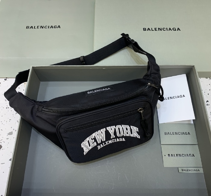 BALENCIAG  <strong>巴黎世家</strong> 帆布胸包腰包 简单轻便