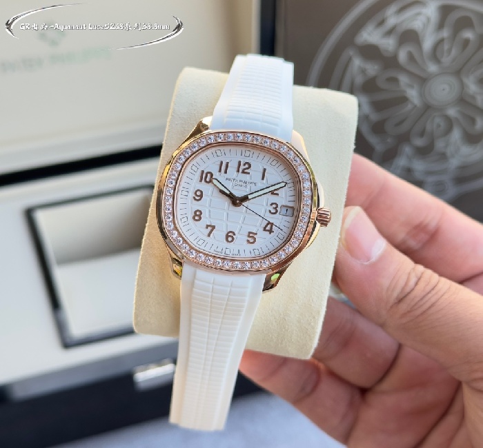 百达翡丽Aquanaut Luce5268系列,意大利语-百达翡丽腕表