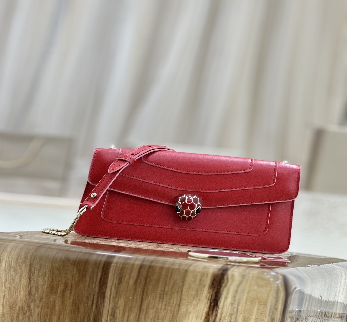 宝格丽 专柜热卖系列 Serpenti Forever 精致斜挎包