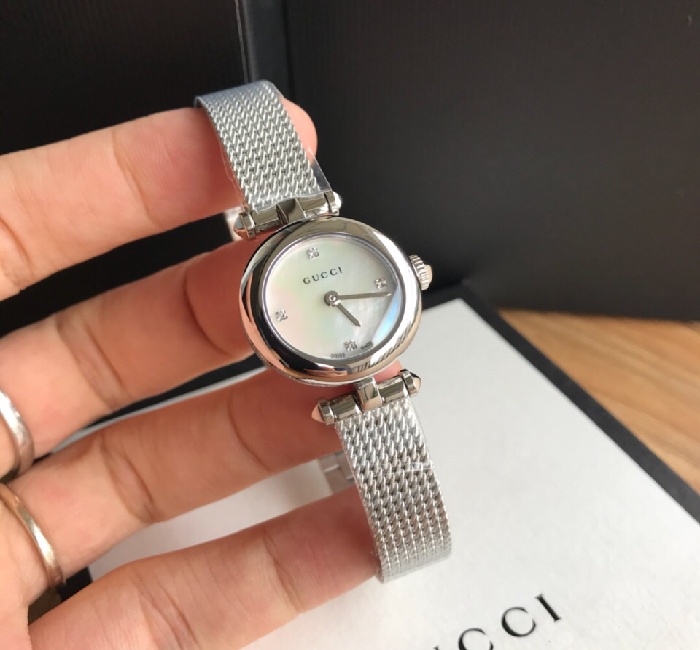 古驰 Gucci 巴塞尔钟表展新宠，全新设计，天然贝母面