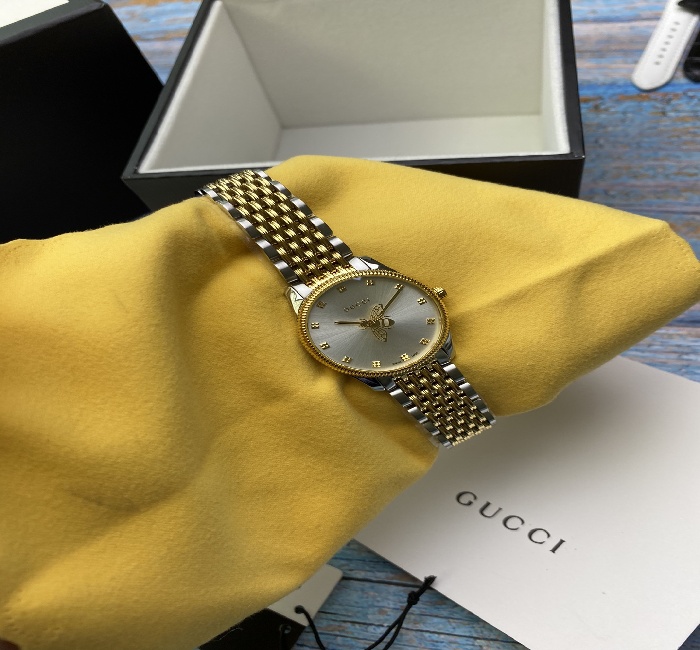 古驰 GUCCI 这款经典精钢腕表属于G-Timeless系列